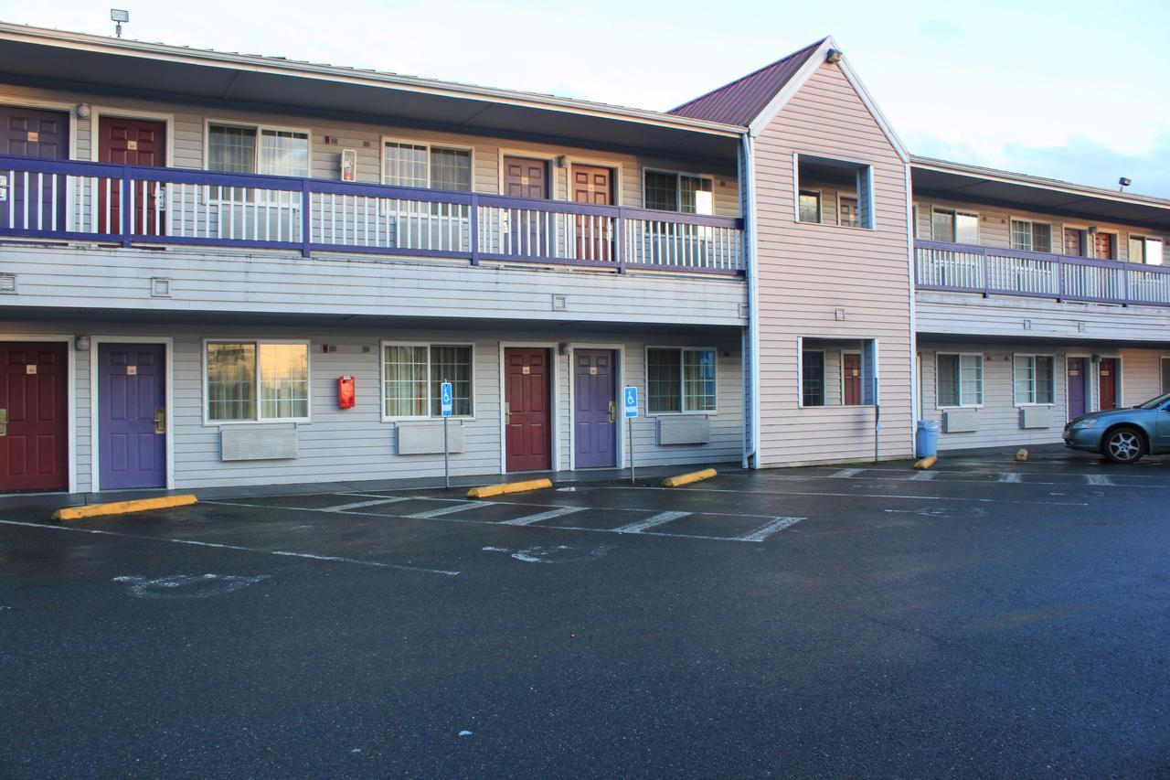 Port Of Tacoma Inn Fife Exterior photo